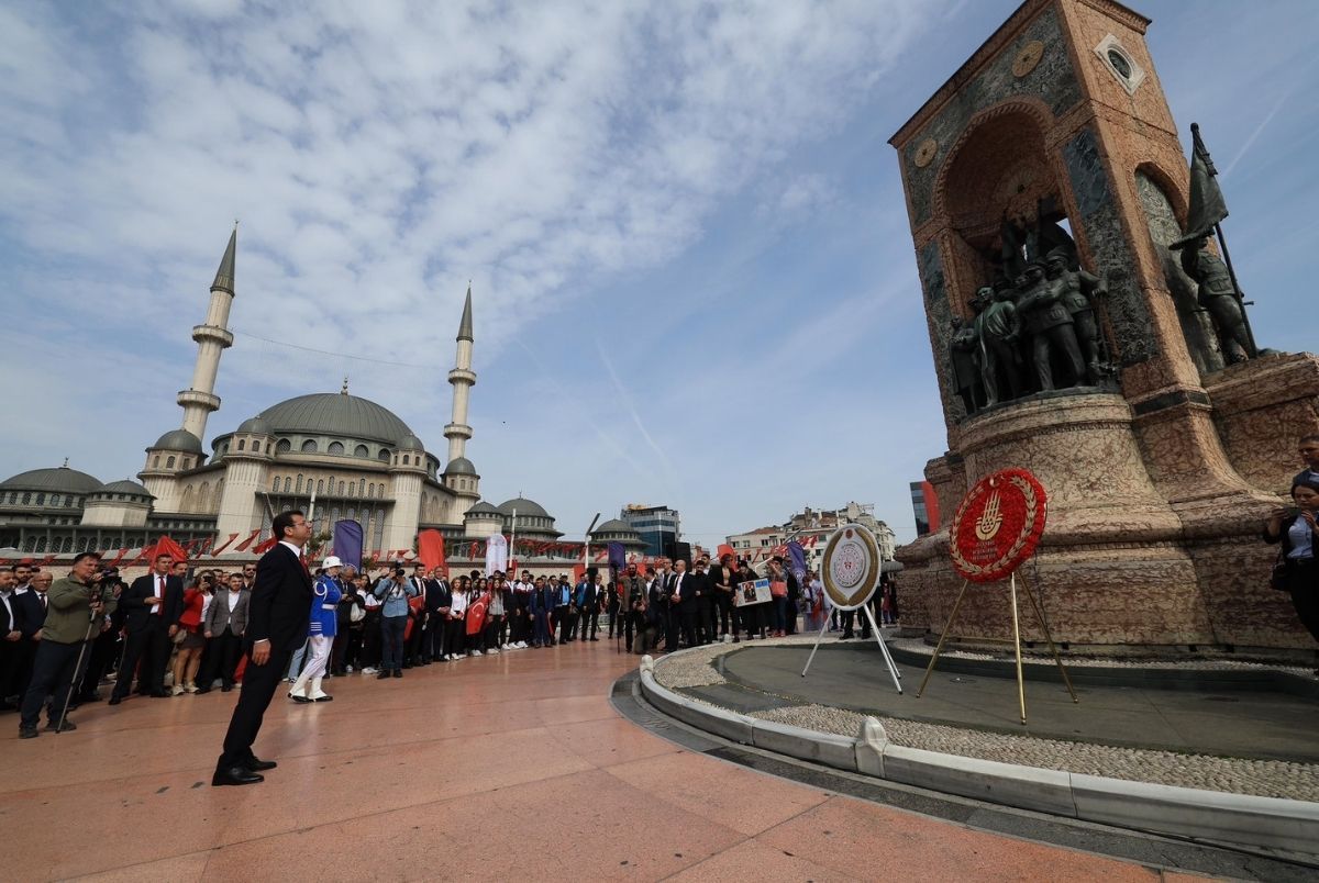 Taksim Cumhuriyet Anıtı