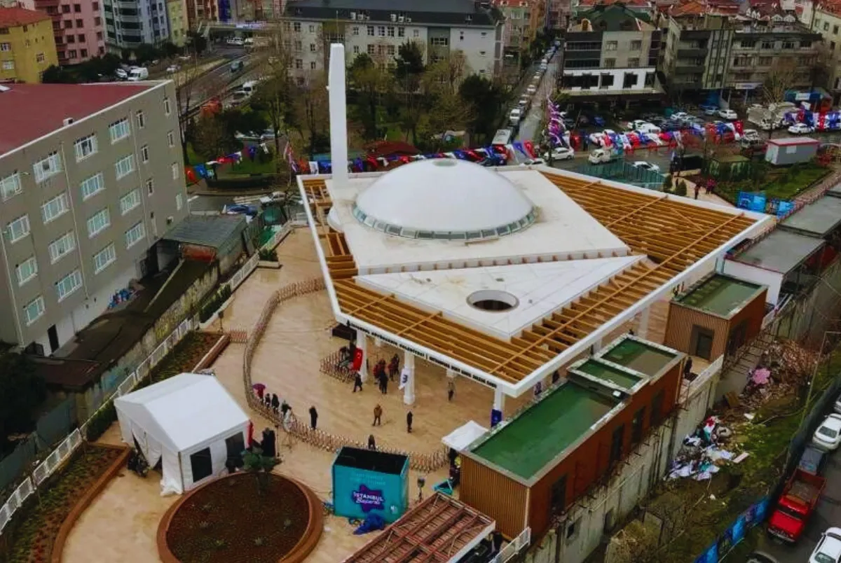 Bayrampaşa Kartaltepe Meydanı