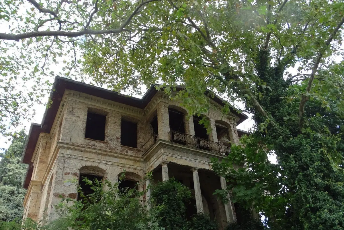 Taş Mektep’in Tarihçesi