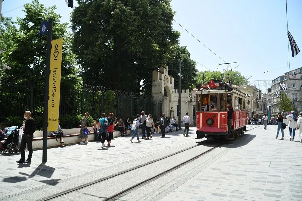 İstiklal Caddesi Canlanıyor