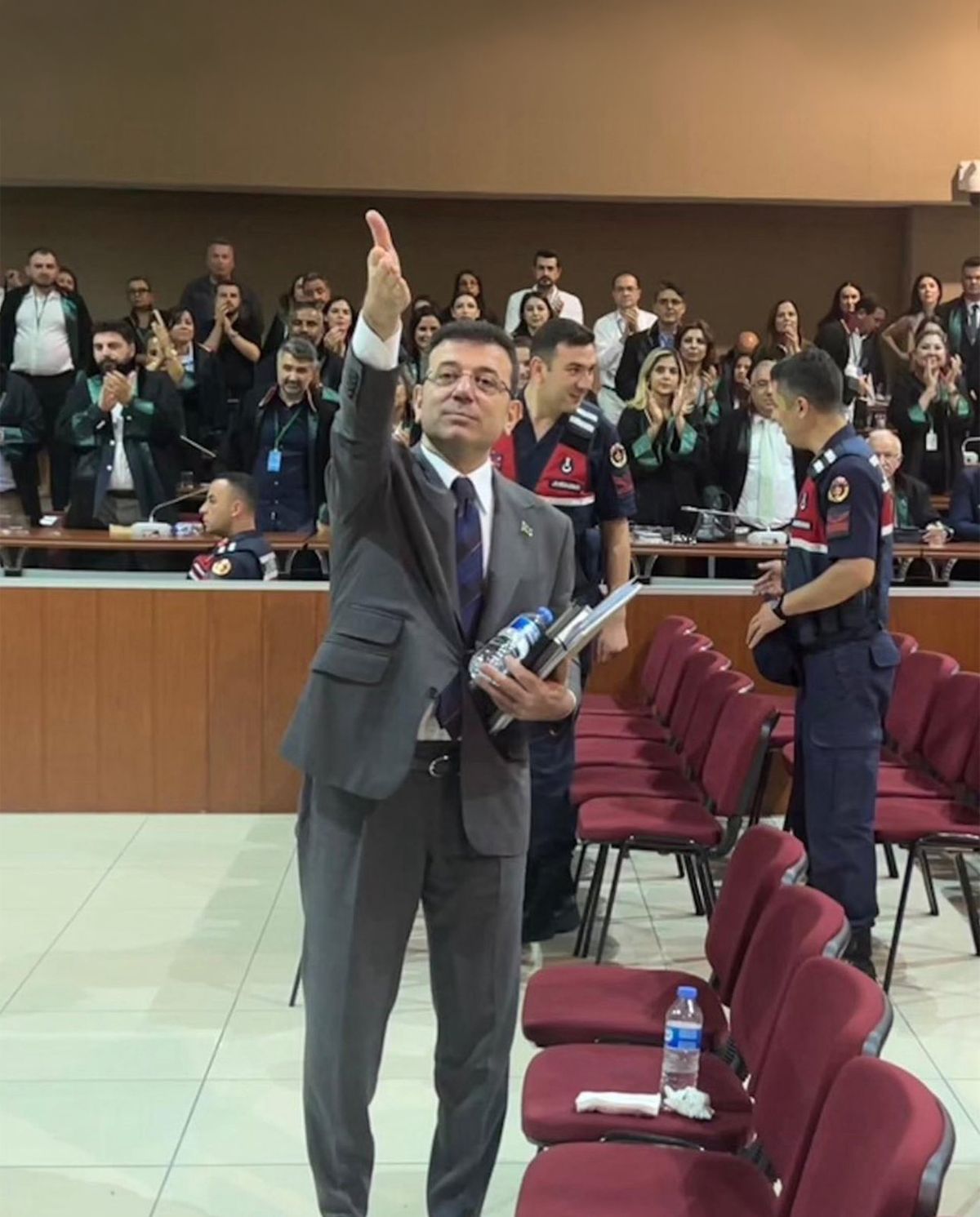 Asrın hukuksuzluğu yapılıyor!