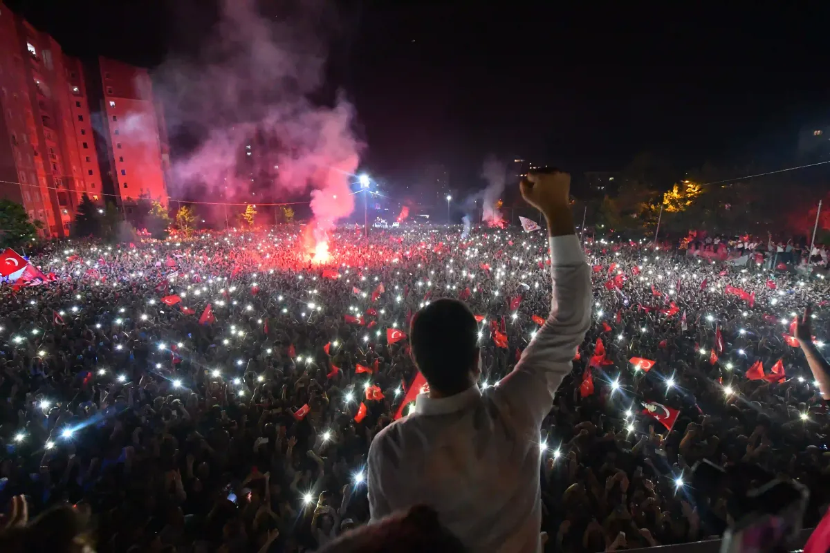 Hür Bir Millet, Hür Bir Devlet: Kula Kulluk Değil, Yalnız Millete Hizmet