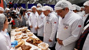 Türkiye’nin en büyük Halk Ekmek fabrikasını açtık