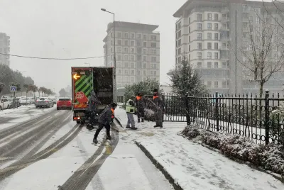 İstanbul Genelinde Kar Küreme ve Tuzlama Çalışmalarımız Sürüyor