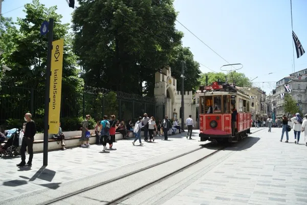 İstiklal Caddesi Canlanıyor