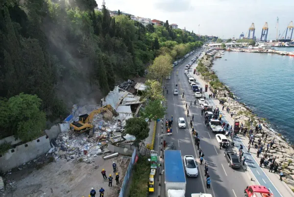 İstanbul'da Kaçak Yapıları Yıkmaya Devam Ediyoruz